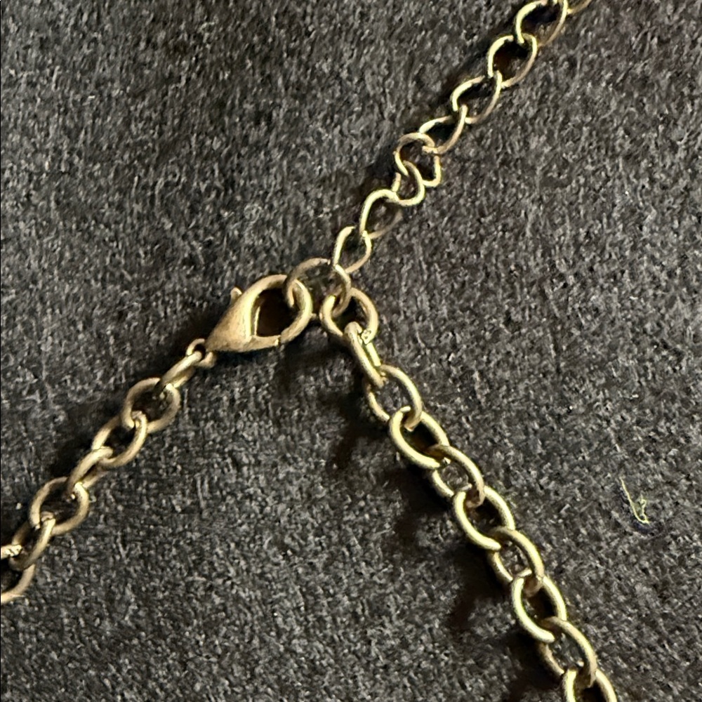 Elegant Gold and Rhinestone Necklace - Picture 5 of 8